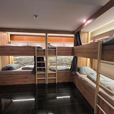 Zen Zone Hostel Братислава Екстер'єр фото