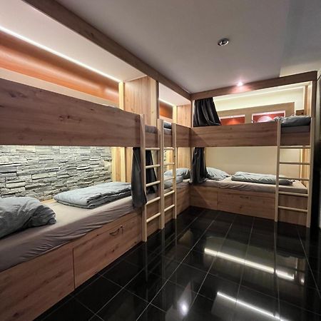 Zen Zone Hostel Братислава Екстер'єр фото
