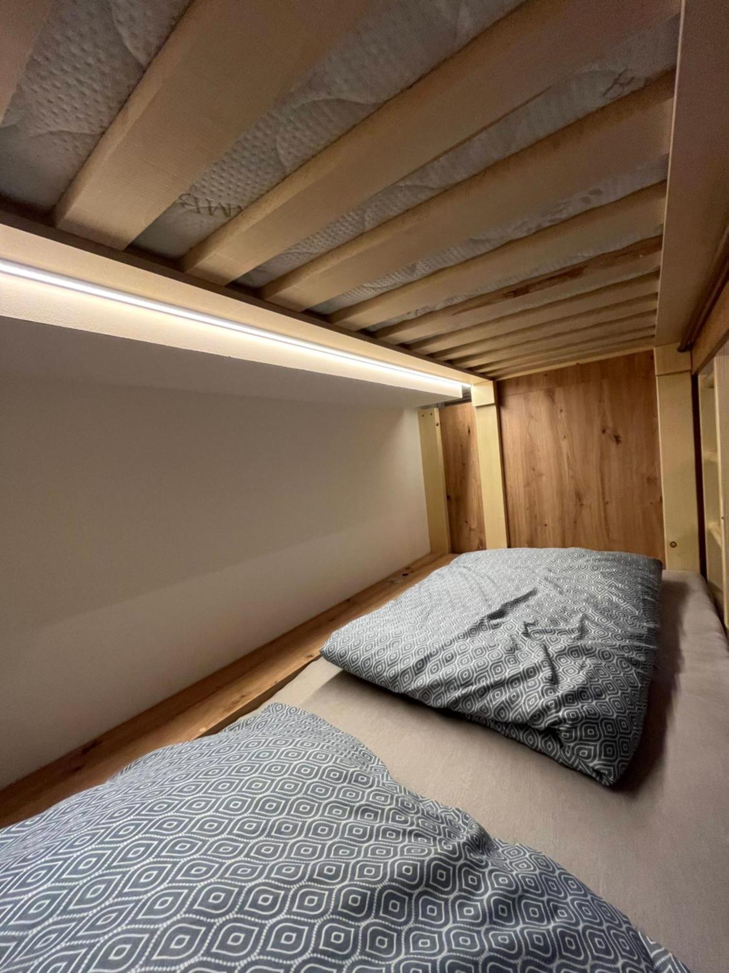 Zen Zone Hostel Братислава Екстер'єр фото