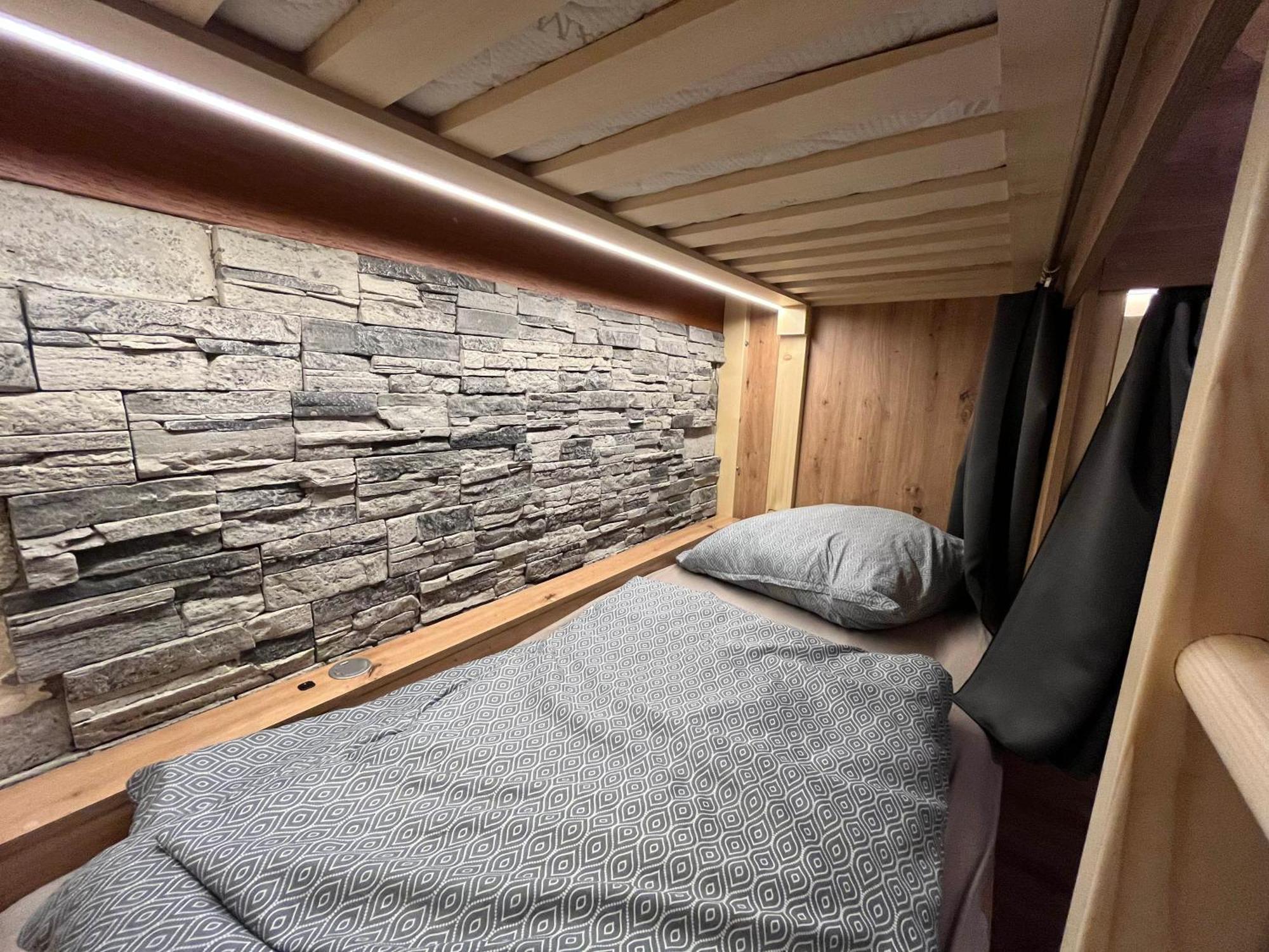 Zen Zone Hostel Братислава Екстер'єр фото