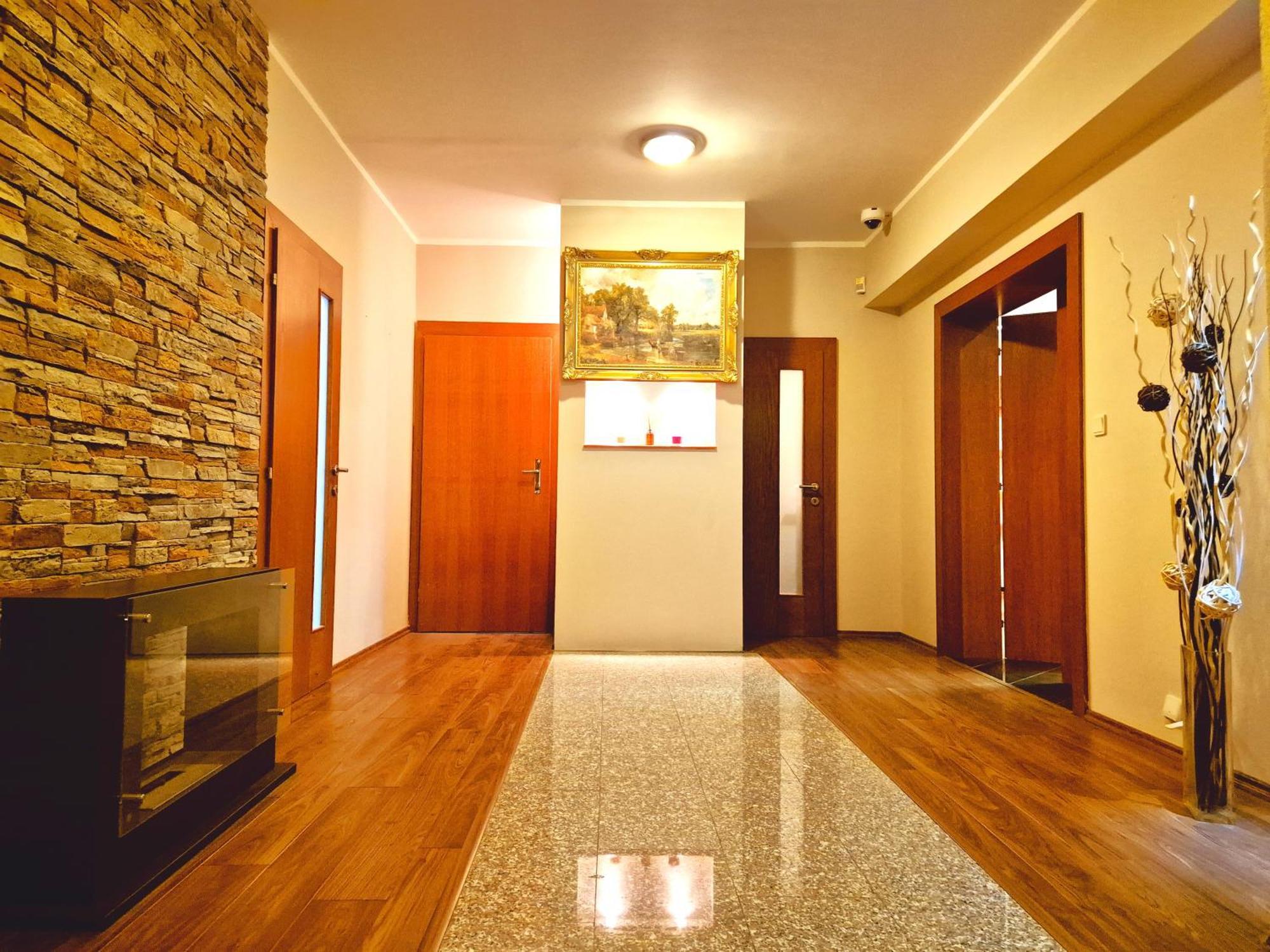 Zen Zone Hostel Братислава Екстер'єр фото
